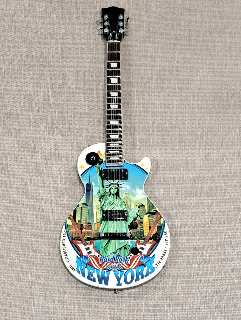 HARD ROCK CAFE NEW YORK CITY MINI GUITAR